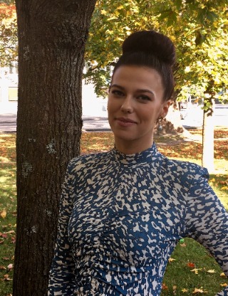Tampereen yliopistossa opiskeleva Miss Suomi Viivi Altonen liputtaa tasa-arvon puolesta – ”En edes halua ajatella sitä, ettenkö voisi tehdä jotain, koska olen nainen”